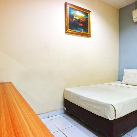 Sabrina Guest House Джакарта Екстериор снимка