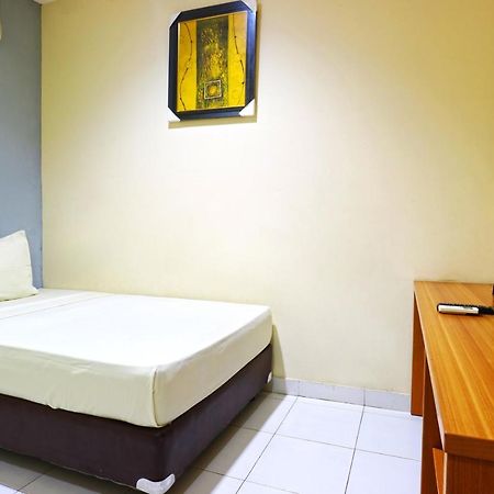 Sabrina Guest House Джакарта Екстериор снимка