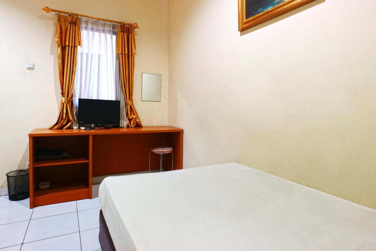 Sabrina Guest House Джакарта Екстериор снимка